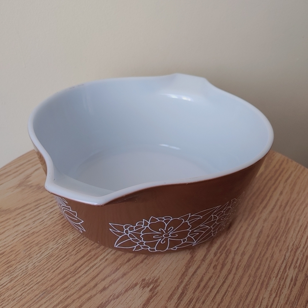 Pyrex Woodland Baking Casserole‎ 475-B great condition - Picture 2 of 5